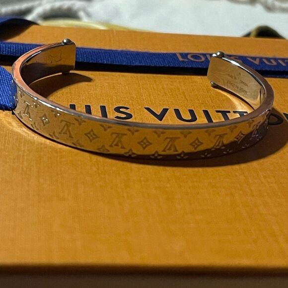 LOUIS VUITTON Manchette Monogram Bold Cuff - Picture 2 of 7